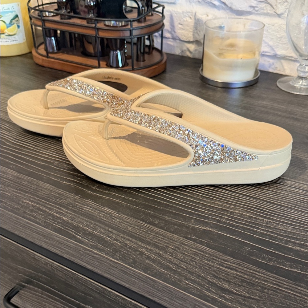 CROCS Women's Beige Glitter V-strap Sandals - Picture 2 of 7